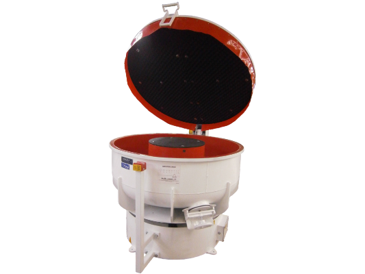 Machine de tribofinition pour le polissage doté d'un dispositif circulaire de vibration avec un volet rabattable.